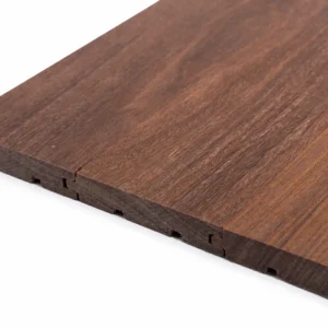 Piso machimbre de Cumarú en madera natural.